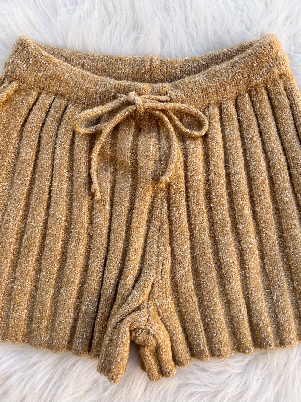 Free the Roses Tan Ribbed Knit High-Waist Shorts Size M NWT - Picture 2 of 5